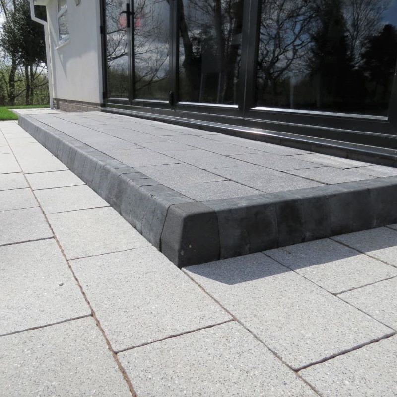 Kilsaran Concrete Bullnose Edging Kerb Block – Charcoal (200mm x 127mm x 100mm)